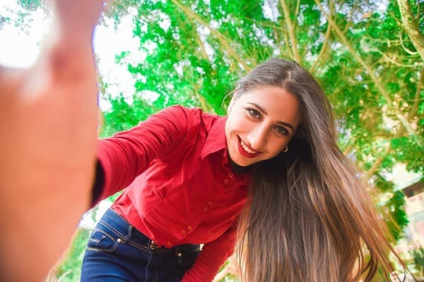Sering Selfie? Hati-hati Kena Penyakit Selfitis, Moms!