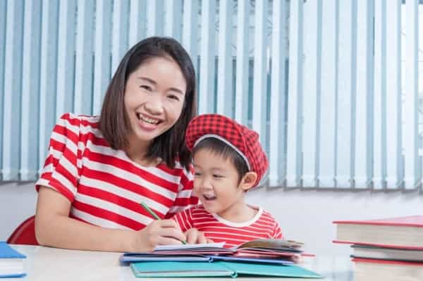 Yang Harus Diperhatikan Ibu Bekerja dalam Mendidik Anak
