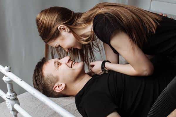 Dijamin Seks dengan Suami Makin Hot, Lakukan 5 Hal ini