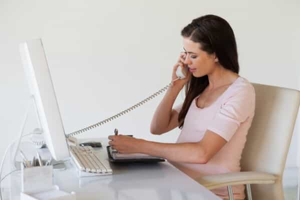 6 Cara Mengumumkan Kehamilan di Kantor