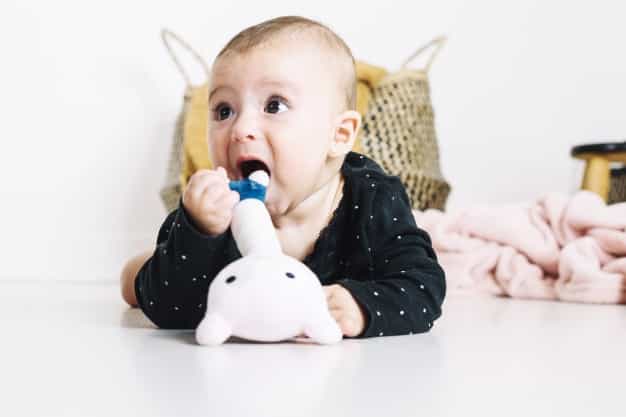 5 Langkah Sederhana Membersihkan Mulut Bayi