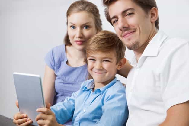 6 Tips Menjadi Orang Tua Bijak di Era Digital