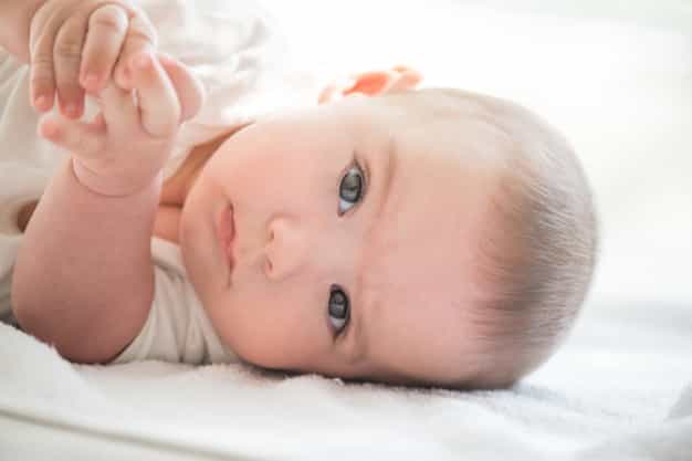 Kenapa Bayi Suka Menggosok Mata? Ini 5 Alasannya