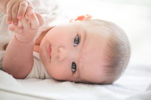 Kenapa Bayi Suka Menggosok Mata? Ini 5 Alasannya