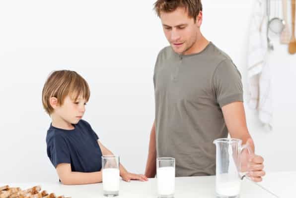 5 Cara Atasi Anak Alergi Susu Sapi