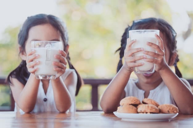 Apa Bedanya Susu UHT dan Susu Formula?