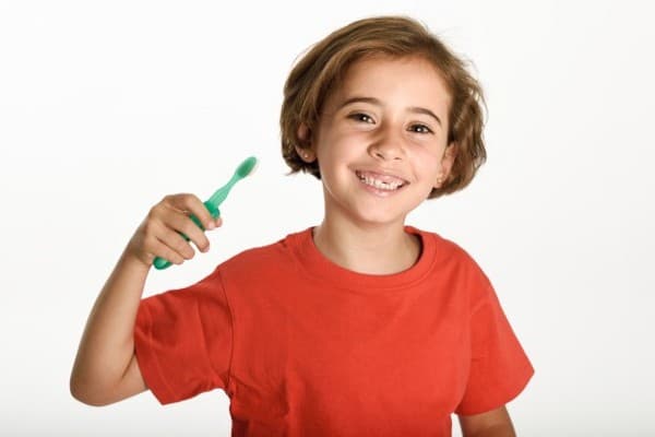 7 Tips Ampuh Merawat Gigi Anak