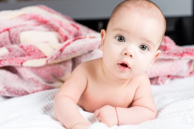 Haruskah Bayi Diberi Bedak dan Minyak Telon?