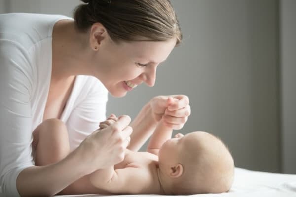 4 Langkah Stimulasi Dini Bayi Anda