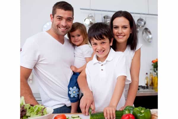 Ajak Keluarga Lakukan Pola Hidup Sehat yuk, Moms!