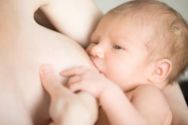 Moms, Kenali Hiperlaktasi dan Cara Menanganinya