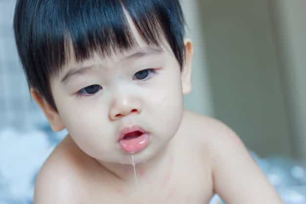 Ketahui Penyebab Bayi Mengiler dan Penanganannya