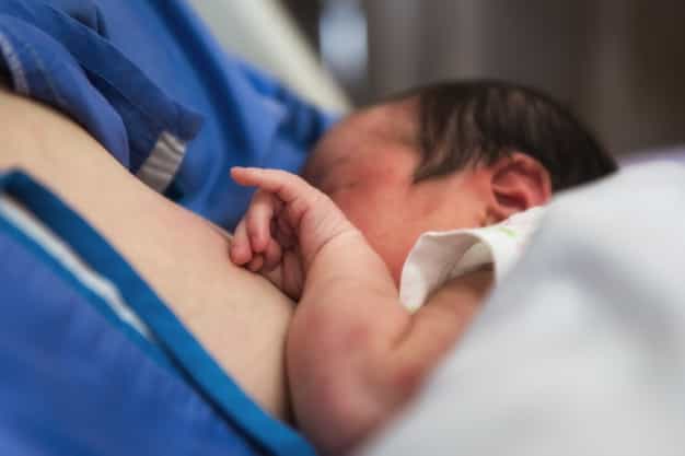 Bolehkah Menyusui Bayi saat Sedang Sakit?
