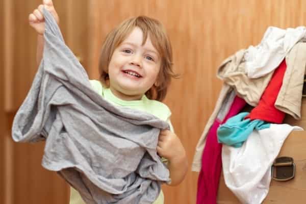 Moms, Ajarkan Anak Memakai Baju Sendiri, Yuk!