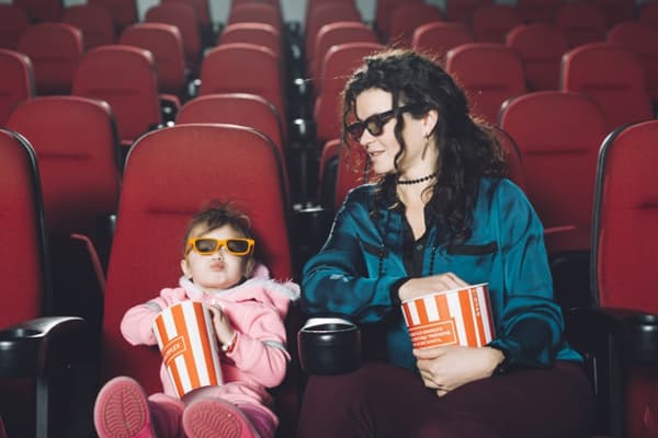 Trik Ajak Anak Menonton Film di Bioskop