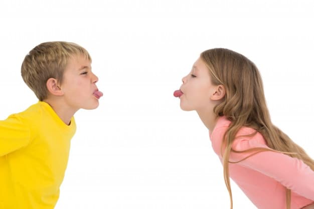 5 Cara Mengatasi Persaingan antara Kakak dan Adik