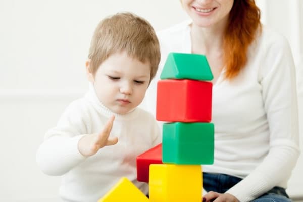 Mengatasi Anak yang Terlalu Dekat dengan Pengasuh
