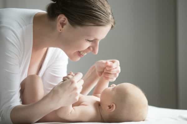 10 Hal yang dapat Membantu Pertumbuhan Otak Bayi