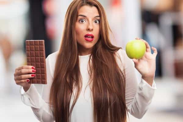 Tips Mengatasi Emotional Eating Ibu Baru Melahirkan