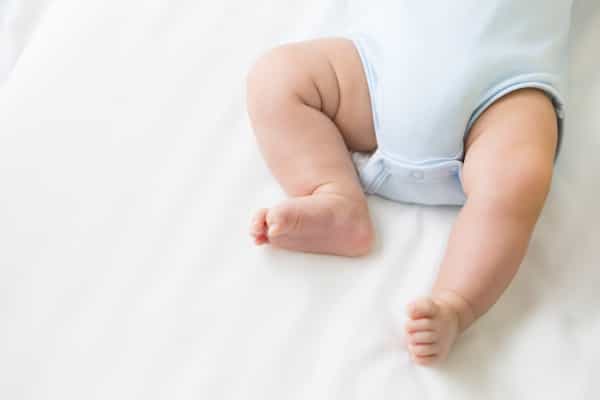 Kenali Arti dari Warna dan Tekstur Feses Bayi