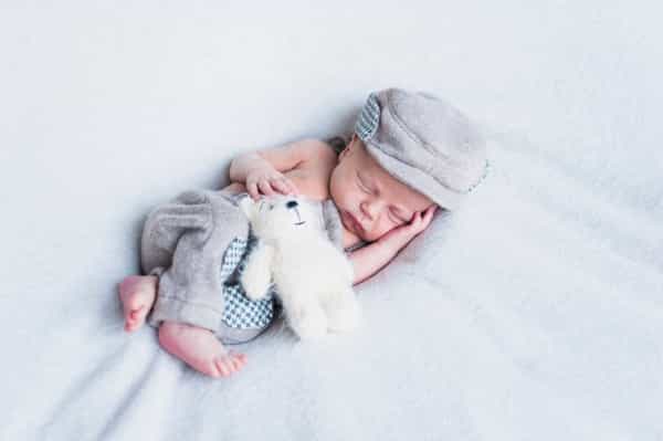 8 Mainan Seru untuk Bayi Usia 2 Bulan