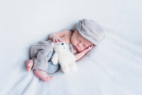 8 Mainan Seru untuk Bayi Usia 2 Bulan