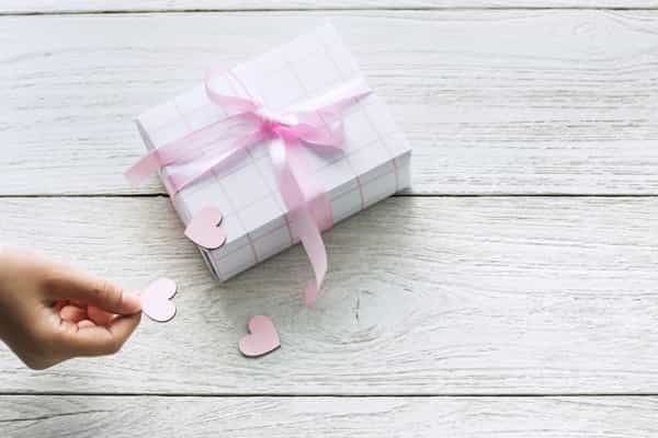 10 Ide Kado yang Tepat untuk Bayi Baru Lahir