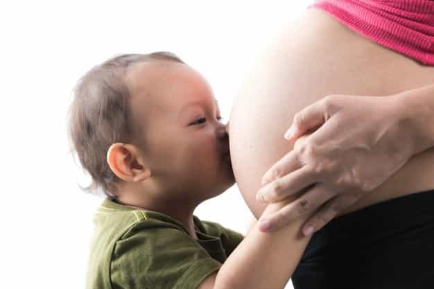 Bolehkah Ibu Hamil Menyusui? Ini Penjelasannya, Moms