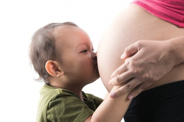 Bolehkah Ibu Hamil Menyusui? Ini Penjelasannya, Moms