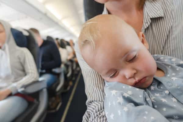 Tips Membawa Bayi Naik Pesawat