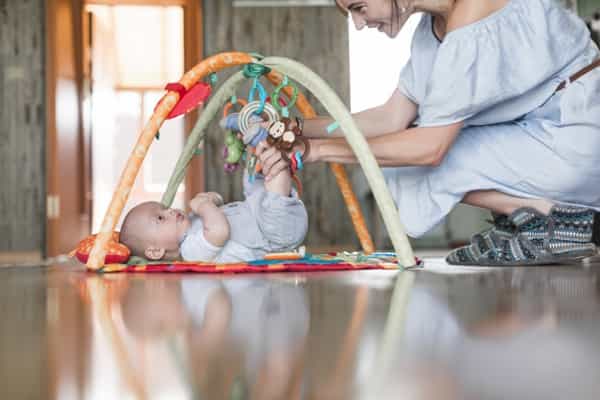 8 Rekomendasi Mainan untuk Bayi usia 5 Bulan