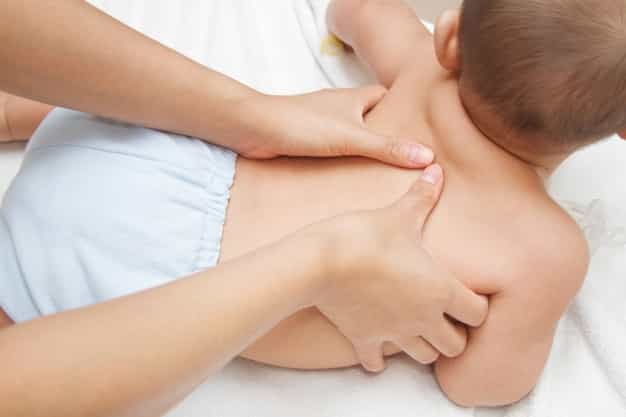 Moms, Ini 4 Manfaat Pemberian Baby Oil untuk Bayi