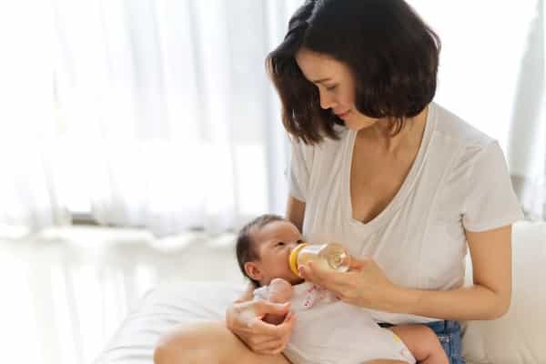 Tips Mencairkan ASI Beku yang Benar dan Aman untuk Bayi