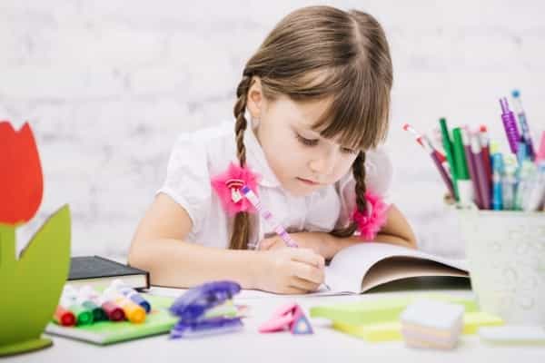 Mengenal Gejala Anak Disgrafia dan Cara Mengatasinya
