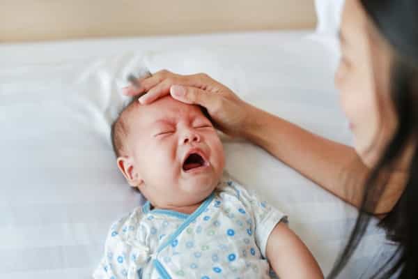 4 Trik Mudah untuk Menenangkan Tangis Bayi