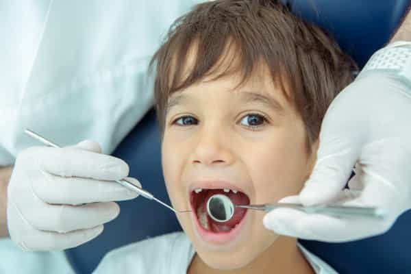 Trik Membujuk Anak agar Berani ke Dokter Gigi
