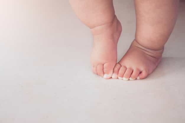 Penyebab Anak Sering Jatuh saat Belajar Berjalan