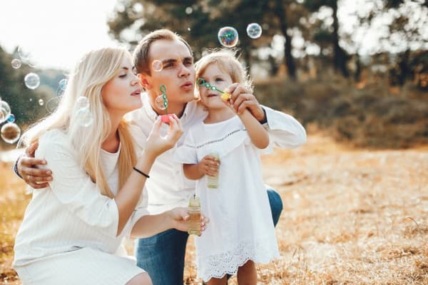 Moms, Ini Manfaat Mengajak Anak Bermain di Luar