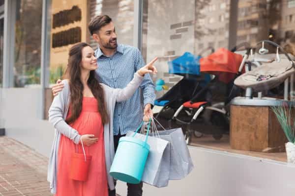 Mempersiapkan Kebutuhan Bayi, Pinjam atau Beli?
