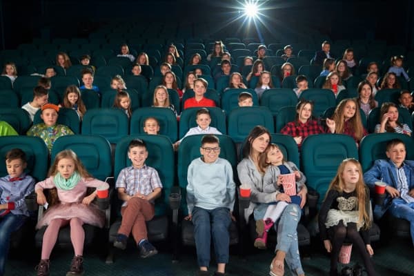 Yuk, Bersikap Bijaksana saat Membawa Anak ke Bioskop