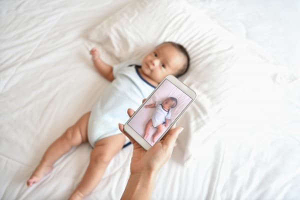 9 Tips Aman Posting Foto Anak di Media Sosial