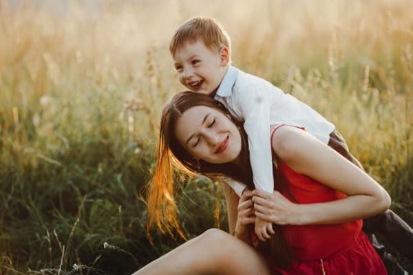 Efek Pola Asuh Moms terhadap Jagoan Ciliknya
