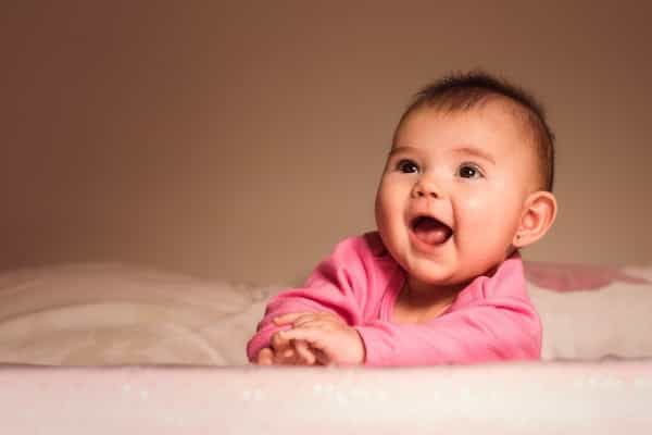 7 Langkah Merawat Telinga Bayi Setelah Ditindik