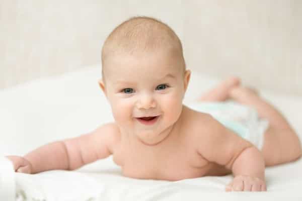 50+ Ide Nama Bayi Laki-Laki yang Bermakna Berani
