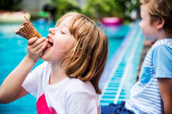 Makan sambil Berenang, Benarkah Berbahaya?