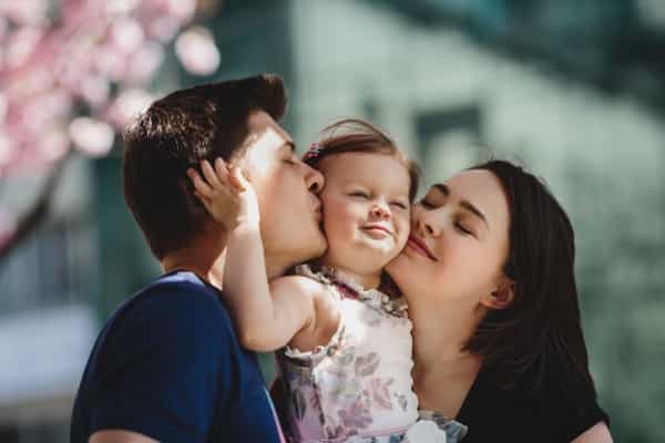 Yang Harus Dipertimbangkan saat Mengadopsi Anak