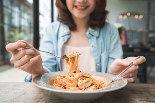 Ini Bahayanya Jika Anda Makan Terlalu Cepat, Moms