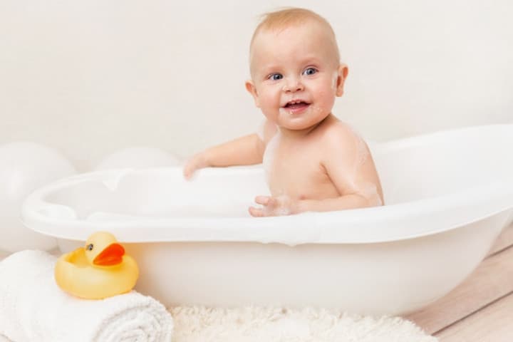 Tips Dokter untuk Menjaga Kulit Bayi yang Sensitif