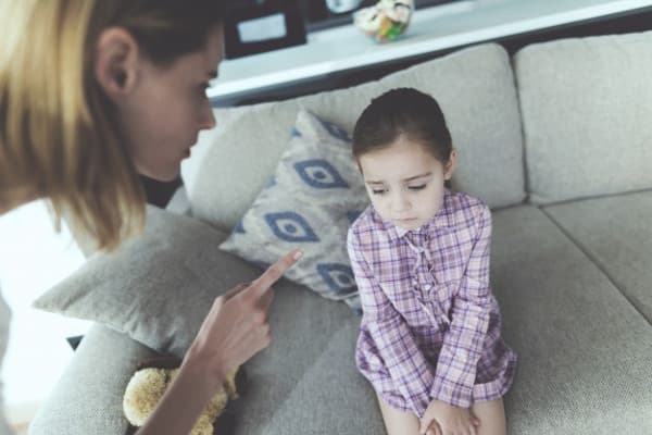 Apakah Anda Terlalu Keras pada Anak? Ini Tanda-Tandanya