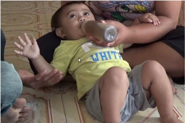 Tidak Mampu Beli Susu, Balita Minum Kopi Setiap Hari